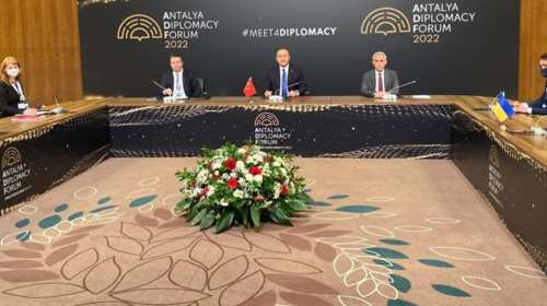 Ουκρανία: Ολοκληρώθηκε η συνάντηση Λαβρόφ και Κουλέμπα στην Αττάλεια - Τους υποδέχτηκε ο Τσαβούσογλου [εικόνες]