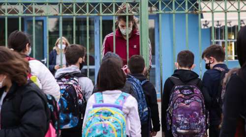 Νέα απόφαση για τα σχολεία: Καραντίνα 10 ημερών από την εμφάνιση συμπτωμάτων για μαθητές &amp; εκπαιδευτικούς