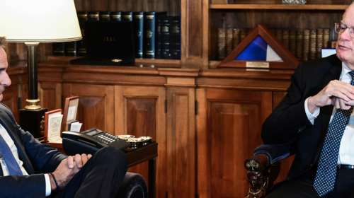 Αισιόδοξος ο Μητσοτάκης στον Τασούλα: Σύντομα οι αγρότες θα απομακρυνθούν από τα μπλόκα