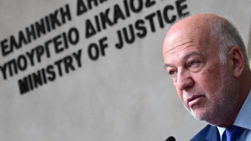 Τα 14 μέτρα Φλωρίδη για την προστασία των θυμάτων ενδοοικογενειακής βίας - &quot;Βραχιολάκια&quot; σε όσους είναι σε επιτήρηση