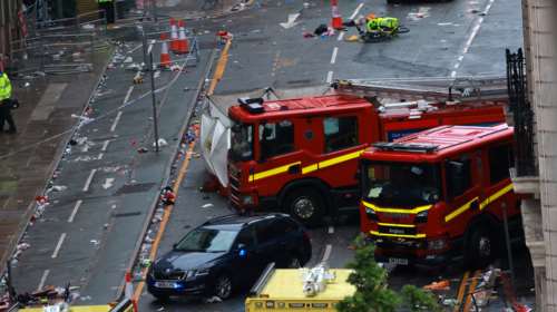 Συναγερμός στο Λίβερπουλ: Αυτοκίνητο έπεσε σε πλήθος την ώρα που πανηγύριζε την κατάκτηση του πρωταθλήματος