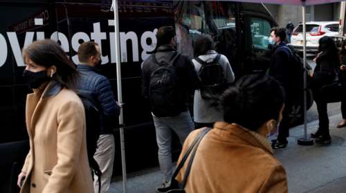 Συναγερμός από τον ΠΟΥ: &quot;Όμικρον και Δέλτα προκαλούν τσουνάμι κρουσμάτων - Απαιτείται επανασχεδιασμός εμβολίων&quot;