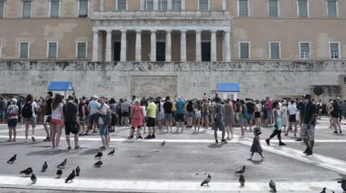 Ανάλυση: Και όμως η Ελλάδα τα πάει καλύτερα με τον κορονοϊό, παρά την αύξηση των κρουσμάτων