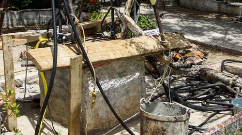 Τραγωδία στο Κορωπί: Δύο άντρες ανασύρθηκαν από φρεάτιο βάθους 25 μέτρων - Νεκρός 60χρονος