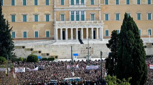 Σε αναμμένα κάρβουνα το Μέγαρο Μαξίμου για τις μεγάλες διαδηλώσεις των Τεμπών - Ξορκίζουν τις ποινικές ευθύνες