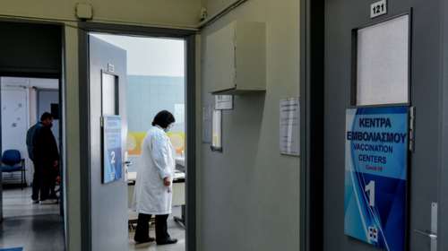Τη Δευτέρα ξεκινούν οι εμβολιασμοί με τα επικαιροποιημένα εμβόλια για Ομικρον 4 & 5 - Σε ποιους συστήνεται
