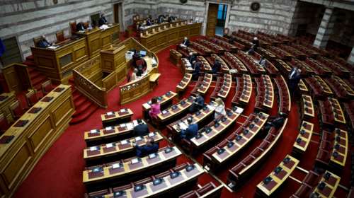 Σηκώνει το γάντι η κυβέρνηση για το εργασιακό: Θα ζητήσει ονομαστική ψηφοφορία στη Βουλή