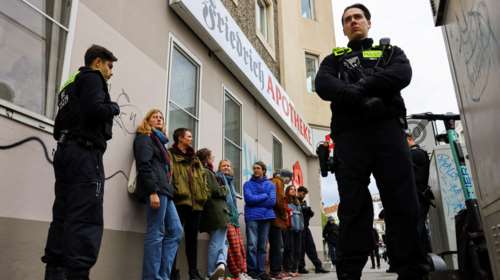 Συναγερμός σε εκθεσιακό κέντρο στο Βερολίνο - Εθεάθησαν άτομα με &quot;επικίνδυνα αντικείμενα&quot;