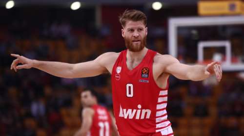 Και επίσημα Έλληνας πολίτης ο μπασκετμπολίστας του Ολυμπιακού Τόμας Γουόκαπ