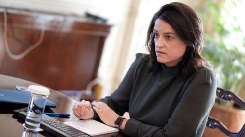 Κεραμέως: Πιθανή η παράταση της σχολικής χρονιάς, νωρίτερα θα ξεκινήσει η νέα [Βίντεο]