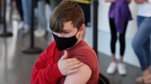 ΕΜΑ: &quot;Πράσινο φως&quot; στο εμβόλιο της Pfizer για παιδιά ηλικίας 12 - 15 ετών