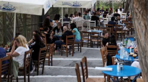 Τα νέα μέτρα: Κανονικότητα για εμβολιασμένους σε εστίαση και ψυχαγωγία - Στις 15:00 οι ανακοινώσεις