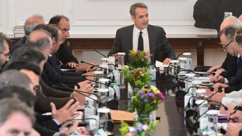 Ολοκληρώθηκε η συνάντηση Μητσοτάκη - αγροτών μετά από 4 ώρες: Καλή και παραγωγική συζήτηση, λέει ο Τσιάρας