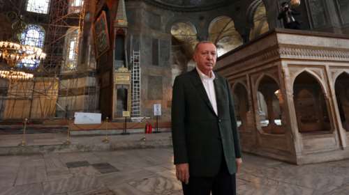 Αγιά Σοφιά: Πρεμιέρα για το σόου Ερντογάν - Κιτς τελετή για τις ψήφους των φανατικών μουσουλμάνων [LIVE]