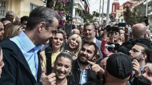 Μητσοτάκης από Πετρούπολη: Πολύ κρίσιμες οι πρώτες εκλογές - Θέλω καλύτερους μισθούς για όλες και για όλους