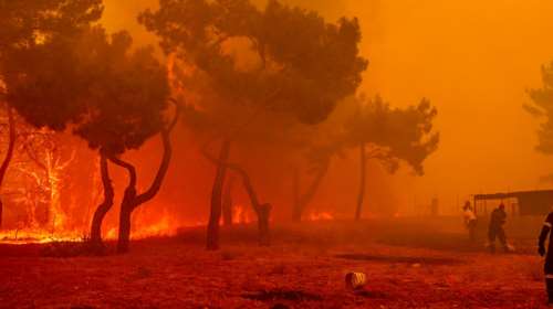 Φωτιά στη Λέσβο: Εκκενώνεται η Βρίσα και ο Σταυρός - Μάχη με τις φλόγες σε τρία μέτωπα - Συνεχείς αναζωπυρώσεις