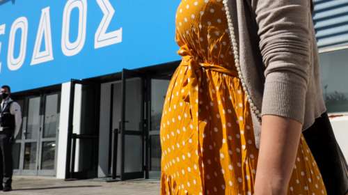 Μελέτη ΕΚΠΑ: Ασφαλή τα εμβόλια mRNA για έγκυες, θηλάζουσες και γυναίκες που θέλουν να αποκτήσουν παιδί