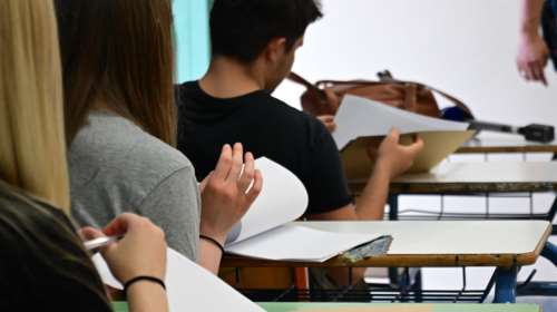 Πανελλαδικές 2024: Πρεμιέρα με Νέα Ελληνικά στα ΓΕΛ - Οδηγός &quot;επιβίωσης&quot; για τους υποψηφίους