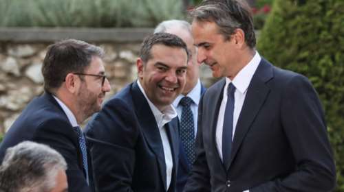 Στα χαρακώματα του... ΦΠΑ ΝΔ, ΣΥΡΙΖΑ και ΠΑΣΟΚ: Γιατί ο Μητσοτάκης λέει όχι στη μείωση του φόρου