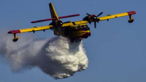 Μεγάλη φωτιά στην Ανδρο: Σε επιφυλακή η Πυροσβεστική για την εκκένωση 3 οικισμών