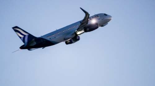 Θεσσαλονίκη: Μεθυσμένη επιβάτιδα προκάλεσε αναγκαστική προσγείωση αεροσκάφους – Χτυπούσε το πλήρωμα