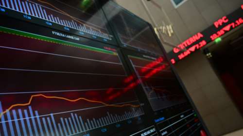 Καμπανάκι ΔΝΤ για τον εμπορικό πόλεμο και τους δασμούς του Τραμπ: &quot;Μπορεί να οδηγήσει σε χρηματιστηριακό κραχ&quot;