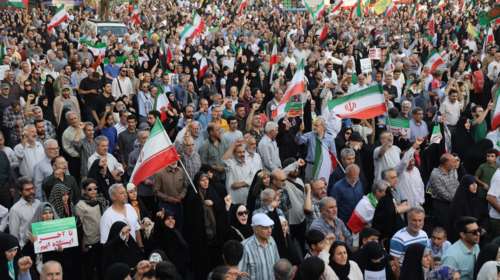 Στους δρόμους οι Ιρανοί, πανηγυρίζουν την εκεχειρία - &quot;Η εκστρατεία εναντίον του Ιράν δεν έχει τελειώσει&quot; λέει το Ισραήλ [εικόνες]