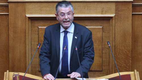 Χυδαίο σχόλιο βουλευτή του Βελόπουλου στην Μαρία Σπυράκη: &quot;Θα σας κάνουμε δώρο βαζελίνες&quot; [βίντεο]