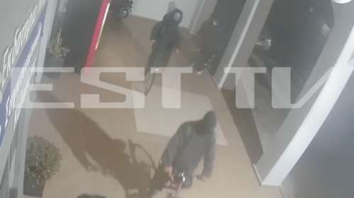 Καλαμάτα: Συμμορία με ποδήλατα διέρρηξε τα γραφεία των ΚΤΕΛ - Μπήκαν με... έρπειν και πήραν 200 ευρώ [βίντεο]