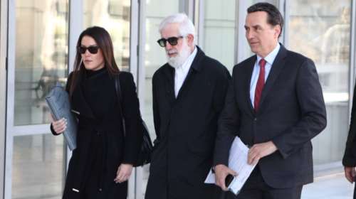 Δίκη Φιλιππίδη: &quot;Όλο το θέατρο ήξερε ότι είχε σχέση με την Παπαχαραλάμπους&quot; - Τι κατέθεσε στενή συνεργάτιδά του