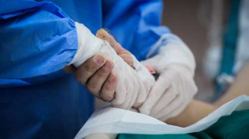 Κορονοϊός: Σπαρακτική κραυγή γιατρού στο Παπανικολάου - &quot;Διασωληνώνουμε 40χρονους - Βοηθήστε μας&quot;