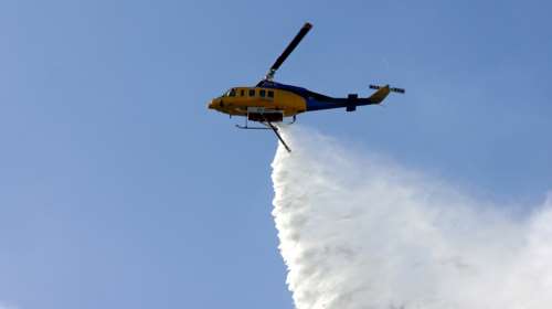 Φωτιά στη Αμαλιάδα: Μάχη των πυροσβεστών με διάσπαρτες εστίες - Ξεκίνησαν ρίψεις τα εναέρια μέσα