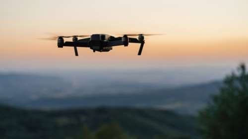 Σαλαμίνα: Συνελήφθησαν δύο Πολωνοί για &quot;κατασκοπεία&quot;- Μπήκαν σε στρατιωτική εγκατάσταση με drone και φωτογραφική μηχανή