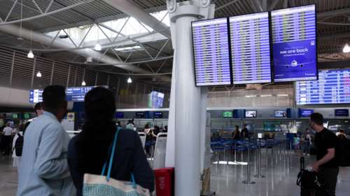 Θρίλερ με την πτήση της Emirates: &quot;Μάθαμε τι συμβαίνει από το ίντερνετ&quot;, λένε οι επιβάτες [βίντεο]