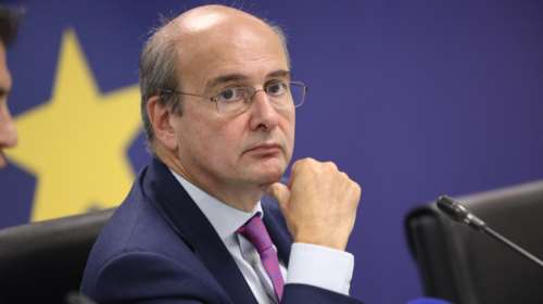 Χατζηδάκης: "Δεν ήταν καλή στιγμή επικοινωνιακά" με τους υπουργούς που ζητούσαν δημοσίως αυξήσεις στους ένστολους