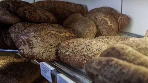 Καθαρά Δευτέρα: Πόσο ποιο ακριβή θα είναι φέτος η παραδοσιακή λαγάνα