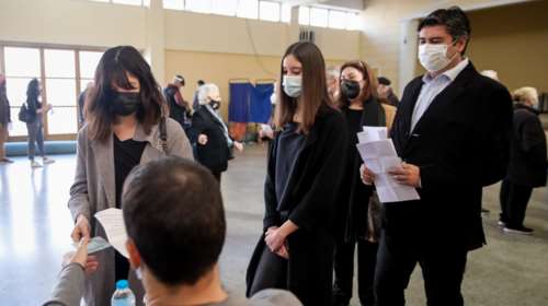 Εκλογές ΚΙΝΑΛ: Ψήφισε η οικογένεια της Φώφης Γεννηματά - "Ήρθαμε να ενισχύσουμε την παράταξή μας" [Εικόνες - Βίντεο]