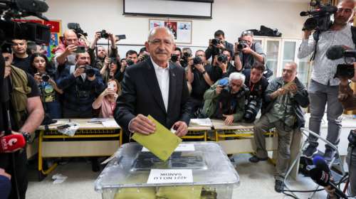 Τουρκία: Στην αντεπίθεση ο Κιλιτσντάρογλου - Καταγγέλει παρατυπίες σε χιλιάδες κάλπες το βράδυ των εκλογών