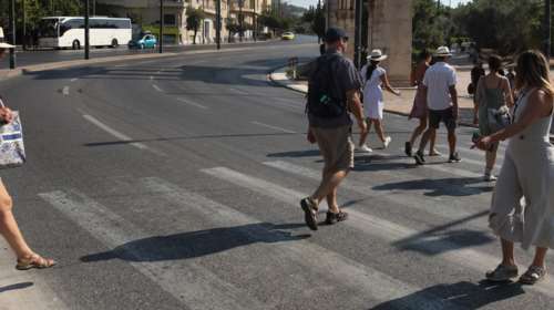 Καιρός: Επιστρέφει η ζέστη μετά τα έντονα φαινόμενα του Σαββατοκύριακου - Απίστευτες εικόνες από τα μπουρίνια στη χώρα