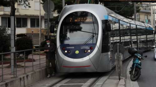 Γλυφάδα: Συρμός του τραμ χτύπησε και τραυμάτισε ανήλικο