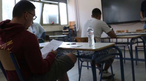 Πανελλήνιες 2025: Βατά και χωρίς δυσκολίες τα θέματα στα Αρχαία, απαιτητικά σε Μαθηματικά και Βιολογία