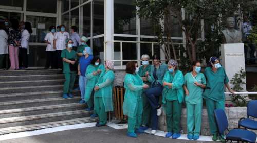 Γιατροί αρνητές του εμβολίου - Δεν μπορούν να τους υποχρεώσουν, αλλά μπορούν να τους απαγορεύσουν να βλέπουν ασθενείς