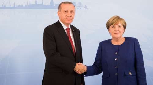Σκληρός ο Ερντογάν με Μέρκελ σε τηλεφωνική επικοινωνία - &quot;Απαράδεκτο να υποστηρίζετε την Ελλάδα&quot;
