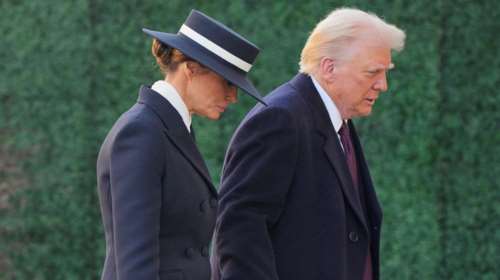 Live η τελετή για την ορκωμοσία Τραμπ -Στην εκκλησία με την Μελάνια και την οικογένειά του [εικόνες]