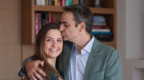 &quot;Έλεος με τα fake news&quot;: Η κόρη του Κ. Μητσοτάκη Σοφία απαντά για τα εισιτήρια, το ποπ κορν και την coca cola στη Βοστώνη