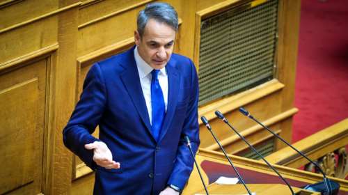 Πώς ο Μητσοτάκης θα προσπαθήσει να αποκρούσει τα περί συγκάλυψης στα Τέμπη - Μάχη αρχηγών στη Βουλή