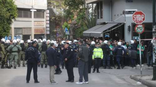 Ντέρμπι Παναθηναϊκός - ΑΕΚ: Ένταση και χημικά έξω από το γήπεδο στη λεωφ. Αλεξάνδρας