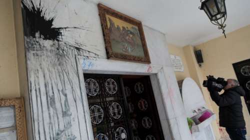 Κάτω Πατήσια: Βανδάλισαν την εκκλησία που λειτουργούσε ο σάτυρος ιερέας [εικόνες]