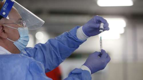 AstraZeneca: Κοκτέιλ αντισωμάτων μειώνει κατά 50% τις πιθανότητες σοβαρής νόσησης και θανάτου από κορονοϊό