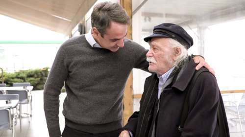 Απόφαση Μητσοτάκη: Μεσίστια η σημαία στην Ακρόπολη, στη μνήμη του Μανώλη Γλέζου